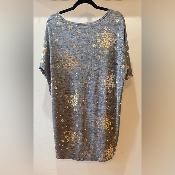 🔥2 for $40 DEAL–READ FIRST🔥LuLaRoe Irma Foiled Gold Stars Tunic Medium - Picture 2 of 6